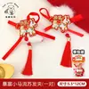 Nova Presilha de Cabelo com Bola de Pelúcia e Franja Estilo Chinês para Meninas, Doce e Festiva, Alto Apelo Estético, Acessório de Cabelo com Atmosfera de Ano Novo