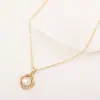 Pendientes y collar de perlas artificiales de nuevo diseño transfronterizo, lujo ligero, conjunto de joyería de moda creativo y elegante, venta al por mayor