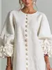 Vestido curto de algodão e linho estilo francês com manga de lanterna floral tridimensional, gola redonda, abotoamento frontal único, corte solto, que valoriza a silhueta, para férias YJ190