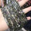 Cuentas de piedra natural de 4 mm en forma de corazón de melocotón, venta al por mayor, con detalles en oro verde moteado, joyería artesanal, productos semiacabados con cuentas.
