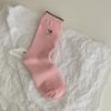 Meias femininas estilo balé com laço bordado em contraste de cores, meias fofas de cano médio, todas combinadas, estilo ocidental, meias vermelhas da Internet
