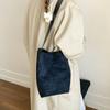 Bolso Estilo Perezoso Estilo Coreano Otoño Temprano 2025 Nuevo Gran Capacidad Casual Gamuza Mate Versátil Bolso de Hombro Tipo Cubo