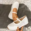 Mocasines casuales talla grande 2025 zapatos transfronterizos huecos zapatos planos para mujer transpirables slip-on nuevo modelo de comercio exterior