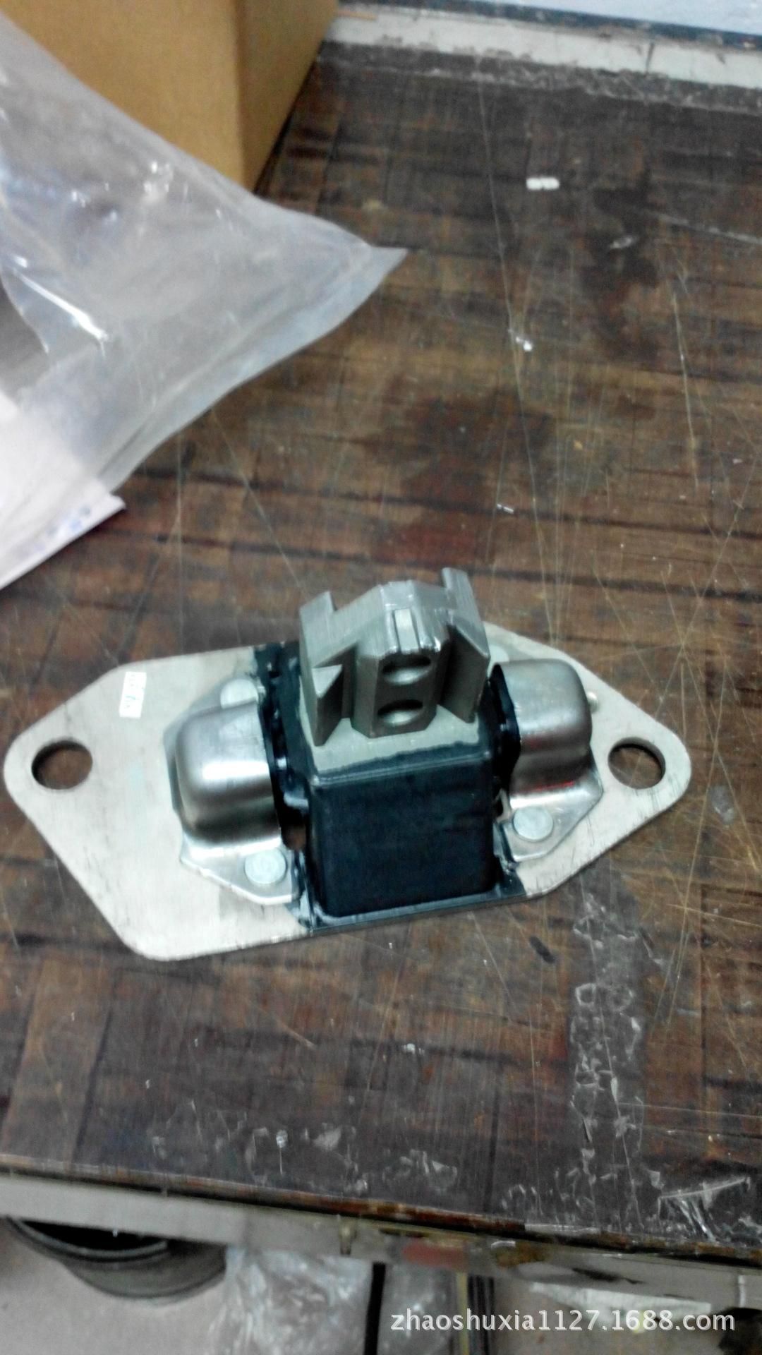 富豪S80发动机机脚胶4 (1)