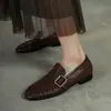 Mocasines de cuero lavado plisado con hebilla de estilo británico, colección otoño 2026, zapatos de tacón bajo grueso de cuero genuino, zapatos de corte bajo