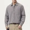 Colección nueva 2026: camisas para hombre en un estilo clásico, discreto y minimalista, con un corte relajado, diseño americano y mangas largas versátiles