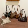 Bolsa de dumpling simples de cor sólida, nova moda 2026 bolsa de ombro estilo motocicleta, bolsa transversal retrô para o dia a dia