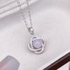 Collar de Plata de Ley S925 con Calcedonia Natural en Forma de Flor, con un Toque de Lujo Ligero y de Alta Gama, Presentando Líneas que Rodean la Clavícula, Suave, Dulce y Elegante