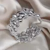 Anillo de acero inoxidable retro chapado en oro, sensación de lujo ligero de alta gama, acero de titanio, no se decolora, estilo nicho, anillo popular transfronterizo
