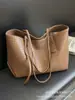 Bolsa de Gran Capacidad para Mujer 2025 Nuevo Otoño e Invierno Textura Bolso de Hombro de Gama Alta Estudiante Universitario Clase Trabajo Ropa Bolsa de Mano