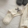 Meias com Laço Meias Femininas Coreia do Sul Dongdaemun Meias de Comprimento Médio Cor Sólida Empilhadas Enroladas Meias Fofas com Joias Meias Zhuji
