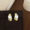 Brincos de Tarraxa Irregulares Dourados e Prateados de Contraste Simples Leve Luxo Retrô de Alto Padrão Design de Nicho Moda Elegante para Mulheres