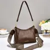 Nueva Bolsa de Hombro Retro de Nicho 2025 para Mujer, Linda y Elegante para el Trabajo y los Viajes, Bolsa de Hombro y Cruzada de Gran Capacidad