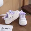 Tênis Esportivo Infantil Feminino Sapatos Brancos 2026 Nova Coleção Primavera/Outono para Crianças Maiores Tênis Casuais Menina Laço Tênis de Skate Infantil