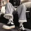 Pantalones de chándal de terciopelo de cordero para hombre, de invierno, rectos, holgados, cálidos, deportivos, forrados de forro polar, engrosados, modernos, de pierna ancha, casuales