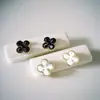 Pendientes Clásicos de Trébol de Cuatro Hojas, Elegantes y Sencillos, Pendientes Versátiles de Nicho, Lujo Ligero, Pendientes Retro de Alta Gama al por Mayor