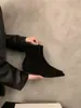 Botas de tornozelo de camurça com bico fino estilo coreano para mulheres, coleção nova e moderna primavera/outono 2026, design retrô, efeito emagrecedor e estilo fashion