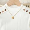 Traje de otoño e invierno para niñas estilo europeo y americano, suéter de punto acanalado pequeño y mediano, top tipo "pit top" con diseño de corazón, pantalones de mezclilla con cinturón, conjunto de tres piezas