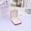 Caja de joyería rosa claro con flocado y hebilla dorada, transfronteriza, para anillos, pendientes, colgantes y collares; caja organizadora de joyería