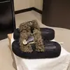 Chinelos de Pelo Outono e Inverno Feminino Novo Estilo para Usar ao Ar Livre Aumentador de Altura Versão Coreana Chinelos de Pelo Confortáveis Feminino 2026 Sola Grossa