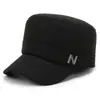 Nueva colección de invierno: Gorra cálida de visera plana para hombres de mediana edad y mayores, diseñada para proteger las orejas y mantenerlas calientes, adecuada para actividades al aire libre, con forro de polar añadido y algodón engrosado para mayor calidez.
