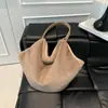 Bolsa de Peluche Transfronteriza para Mujer 2025 Nueva Moda Bolso de Peluche Versátil Bolso de Peluche de Moda Bolso Tote Ligero Casual