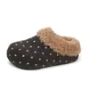 Pantuflas de algodón para usar en exteriores, otoño e invierno, de lunares, punta cerrada, medias pantuflas, para mujer, peludas, suela gruesa, forradas de felpa, estilo nuevo, cálidas, para persona perezosa, 2026, estilo coreano