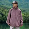 Jaqueta softshell estilo americano, unissex, impermeável e à prova de vento, adequada para atividades ao ar livre na primavera e no outono, e pode ser usada como um conjunto de casal
