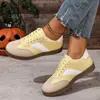 Sapatos Casuais Planos de Tamanho Grande para Outono e Inverno Novos Tênis Esportivos Versáteis Treinamento Moral Sapatos Brancos para Mulheres