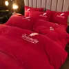 Conjunto de Roupa de Cama de Veludo de Leite Quatro Peças Inverno Veludo Coral Espessado Folha de Cama Outono e Inverno Capa de Edredom Saia de Cama Conjunto de Três Peças Roupa de Cama