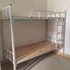 Cama y Escritorio Combinados para Apartamento de Dormitorio Estudiantil, Camas Litera Altas y Bajas, Camas Litera para Dormitorio de Fábrica, Camas Litera con Estructura de Hierro
