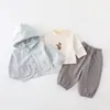 Conjunto de Ropa para Niños, Ropa de Otoño para Bebés Clase A Modelo Nuevo 2026, Conjunto de Tres Piezas de Chaqueta y Pantalones para Bebés, Ropa Nueva para Niños