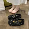 Zapatos Mary Jane nuevos de punta fina con lunares para otoño, con un diseño dulce y elegante de acabado simple similar al ante, colección 2026