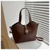 Cesta de Alimentos de Design Vintage de Nicho para Carregar na Mão Novo Estilo 2025 para Mulheres Lenço de Seda Simples para o Dia a Dia Bolsa Grande de Ombro Transversal