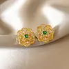 Nuevos Pendientes de Filigrana Dorada con Circonita Estilo Chino para Mujer Pendientes de Botón con Sentido de Diseño de Nicho Retro Joyería para Orejas Única de Lujo Ligero Sensación de Alta Gama