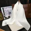Lenço Quadrado Pequeno 70 Cor Sólida Dopamina, Fashion e Versátil, Lenço de Seda Sintética, Fino e Simples, Toque de Luxo, Faixa de Cabelo, Lenço de Seda para Mulheres