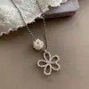 Collar Colgante de Racimo de Flores de Perla con Diseño Único, Cadena Minimalista y Elegante para la Clavícula, Versátil para Fiestas y Eventos