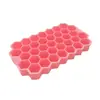 Amazon Bandeja de Gelo de Silicone Grau Alimentar Fácil de Desenformar 37 Cavidades Molde de Cubos de Gelo Favo de Mel com Tampa Gelo Congelado Amarelo Vermelho
