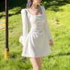 Vestido Plissado com Decote Quadrado para Mulheres, Novo Estilo Outono e Inverno, Cintura Alta, Estilo Socialite, Emagrecedor, Elegante Camada Base Saia Evasê