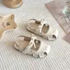 Sandálias Femininas Estilo Coreano 2026 Verão Novas Elegantes Sapatos de Princesa com Pérolas, Solado Macio e Bordado para Bebês Sandálias Versáteis