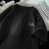 Llegada Nueva Verano 2025 Camiseta Holgada de Manga Corta para Hombre Estilo Hong Kong Algodón Puro Marca de Moda Estampado de Coche Cuello Redondo Hombro Mangas de Media Longitud