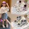 Tênis para meninas 2026 primavera novos sapatos casuais sapatos infantis sola macia sapatos de pai uso masculino sapatos de corrida resistentes ao desgaste