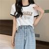 Camiseta de manga corta con hombros descubiertos, estilo europeo y americano, para mujer, estilo universitario, de verano, holgada, combinable y estilo occidental, ideal para reducir la edad.