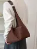 Bolsa de Mão Vintage de Grande Capacidade para Uso Diário, Transfronteiriça 2026, Bolsa Tote de Ombro Simples de Rebite de Alta Qualidade para Mulheres