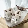Pantuflas suaves y lindas con temática de gatos para mujer, cálidas y cómodas para el invierno, con suela suave, perfectas para usar después del parto e ideales para uso en interiores.