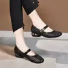 Sandálias de Tira Única, Sapatos Femininos Tamanho Grande, Novo Estilo Verão 2026, Sapatos Vazados de Couro Genuíno Trançado com Bico Quadrado e Salto Baixo