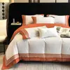 Clase de Lujo Ligero Ropa de Cama 100% Algodón de Fibra Larga Cepillado Bordado Juego de Cuatro Piezas Funda de Edredón Súper Suave Engrosada Cama Algodón Puro