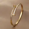Pulseira de Aço Inoxidável Dourado Mais Vendida Transfronteiriça para Mulheres, Design Aberto de Alto Padrão, Pulseira de Zircônia Cravejada com Diamante Não Desbota