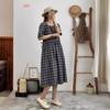 Vestido Curto de Manga Curta Xadrez Cinturado com Cadarço Estilo Artista Novo Verão 2024 Feminino Solto Plus Size Emagrecedor Midi
