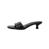 Sandalias Minimalistas de Piel Suave de Alta Apariencia para Mujer, Nuevo Estilo de Verano, Adecuadas para Usar al Aire Libre, con Tacones Delgados, Punta Redonda Cómoda y Diseño de Media Pantufla con una Sola Tira